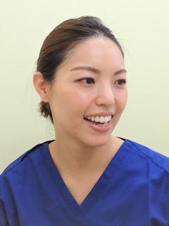 歯科医師：小野あや